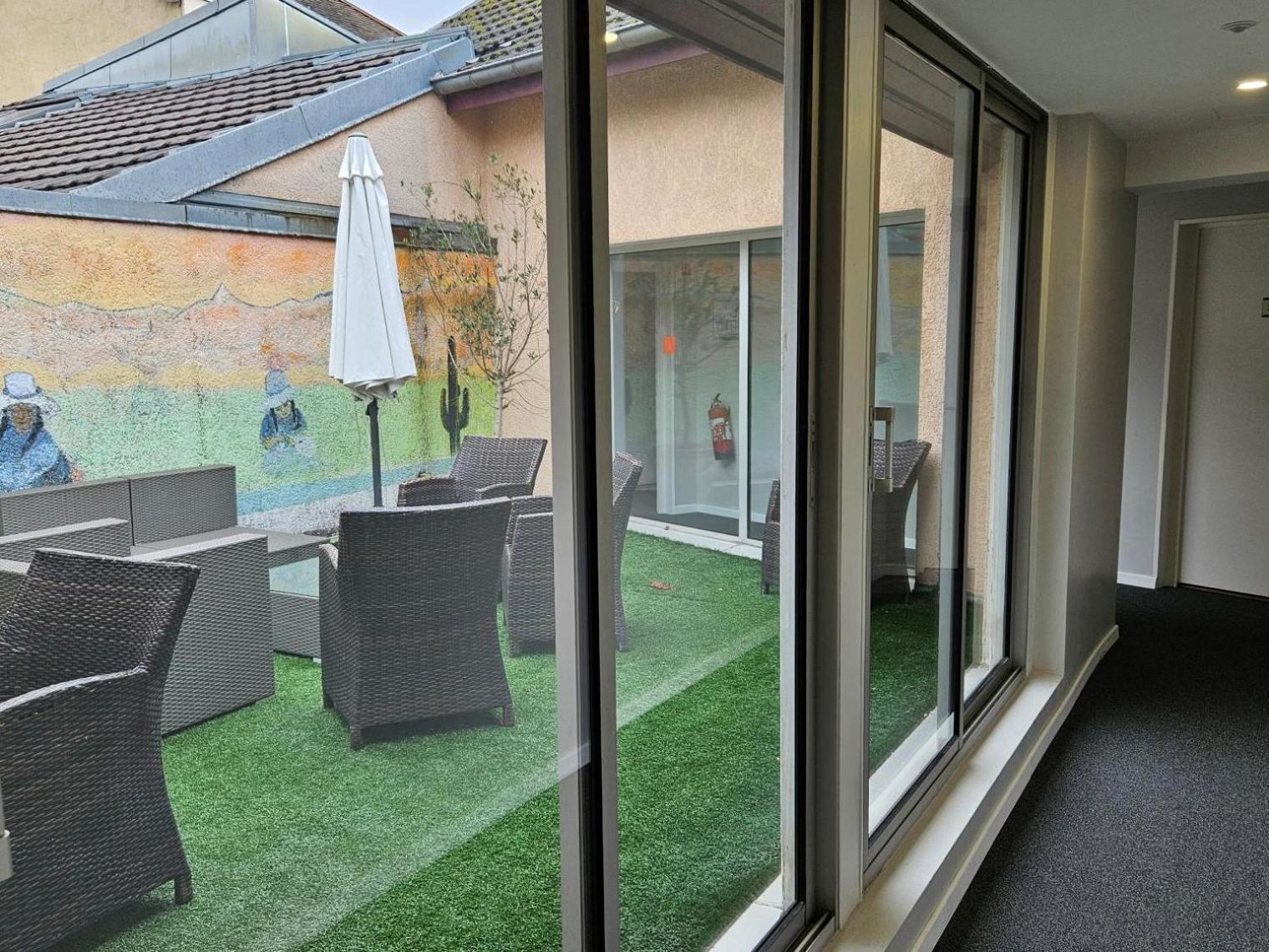 Hotel Le Bourgogne Evian-les-Bains Exterior photo